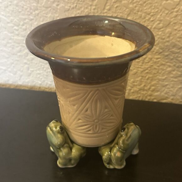 Vintage Other - Green Tree Frogs Holding Ceramic Art Pottery Vase / Planter Brown Glaze Vintage